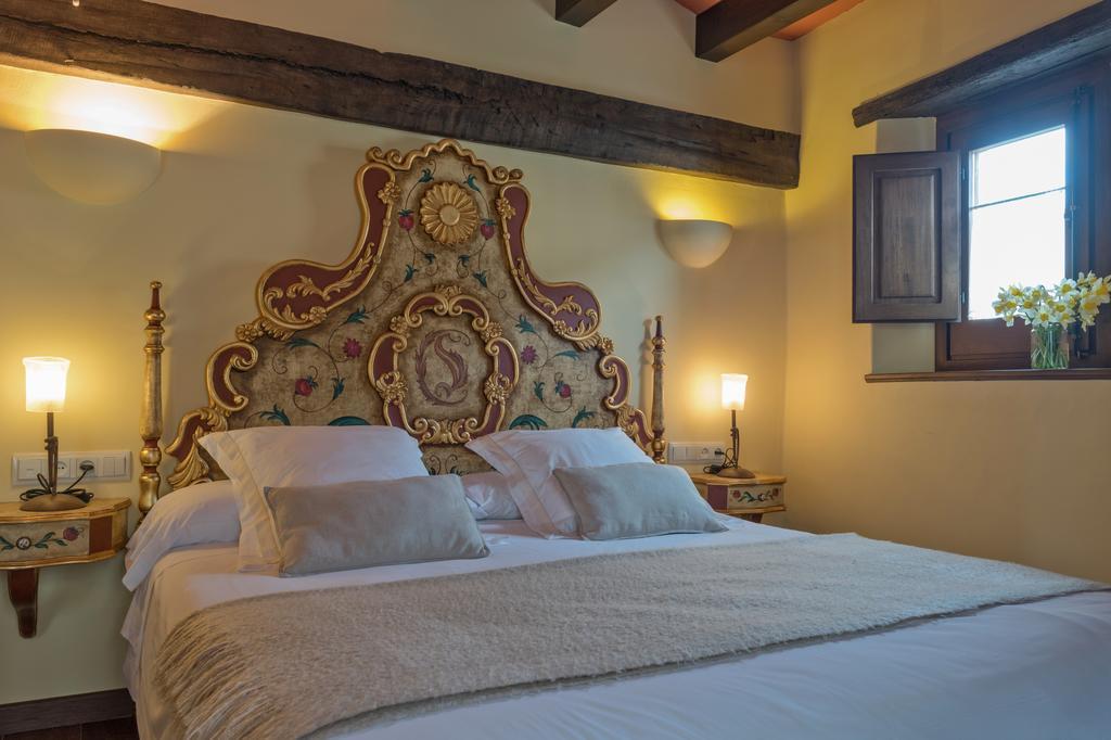 Hotel Cal Sastre Санта-Пау Номер фото